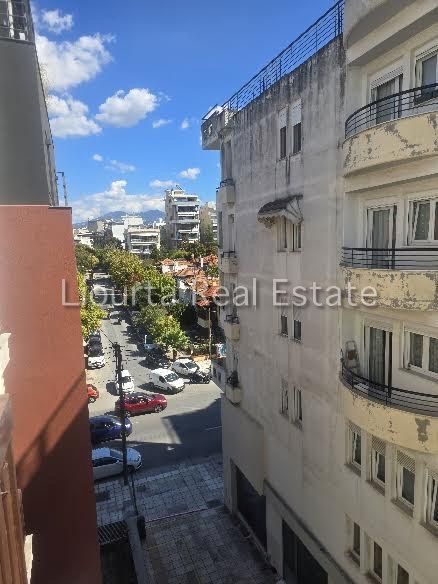 Photo 369909591
