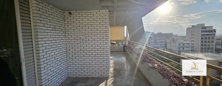 Photo 371165688