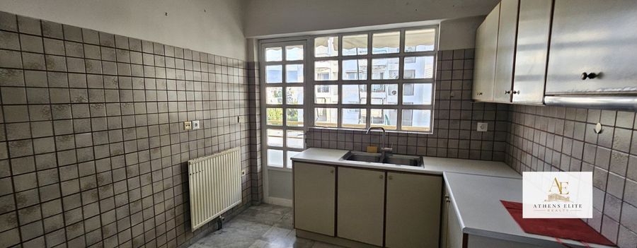 Photo 371165697