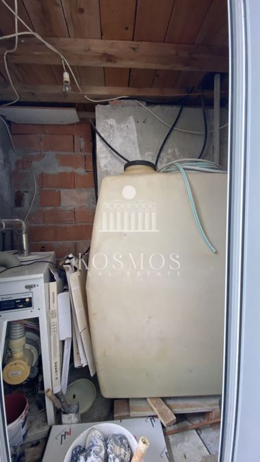 Photo 371198679