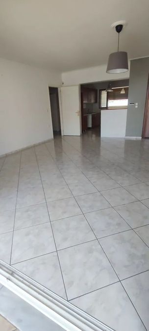 Photo 371527227