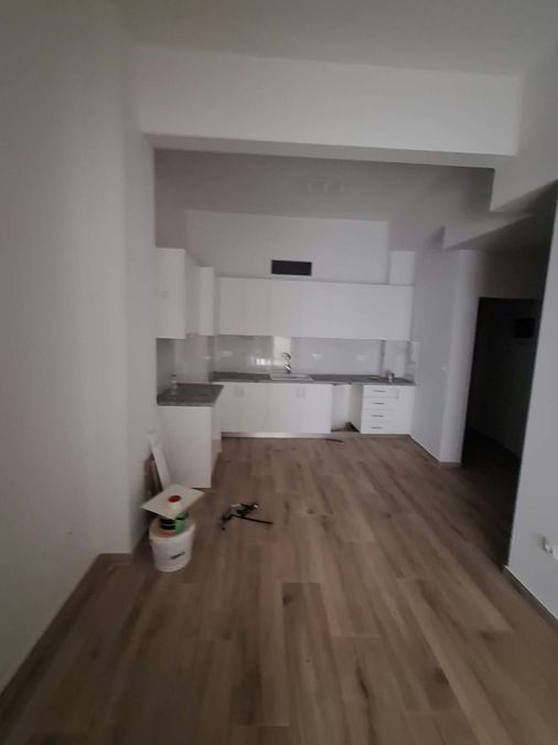 Photo 372075081