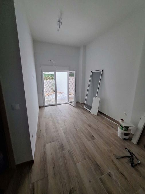 Photo 372075087