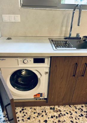 Photo 372116181