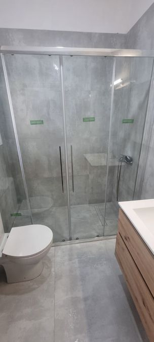 Photo 372142833