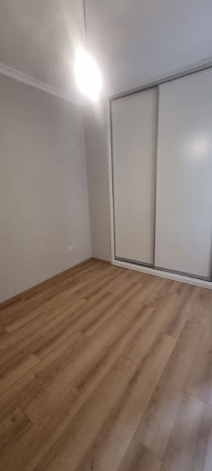 Photo 372142848