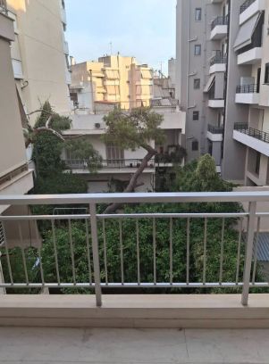 Photo 372149721