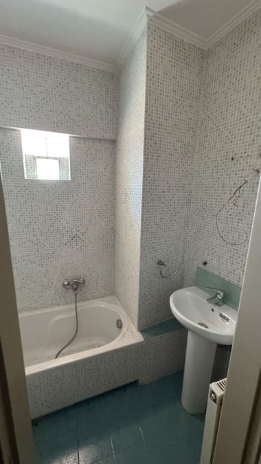 Photo 372157782