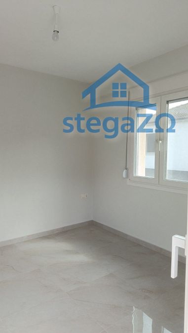 Photo 372171633