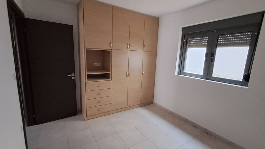 Photo 372353391