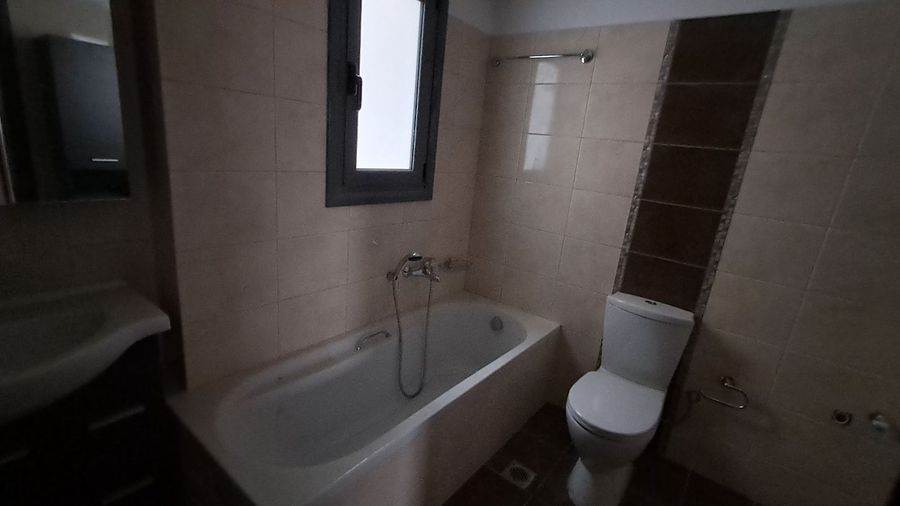 Photo 372353547