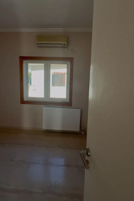 Photo 372388152