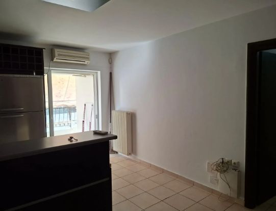 Photo 372415047