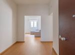 Photo 372438387
