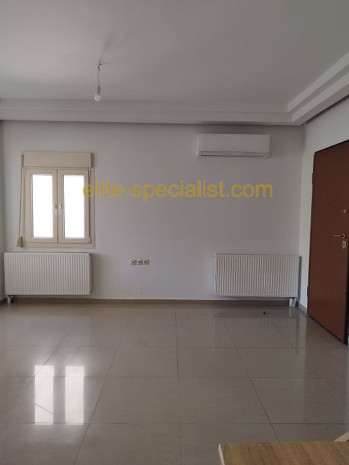 Photo 372439182