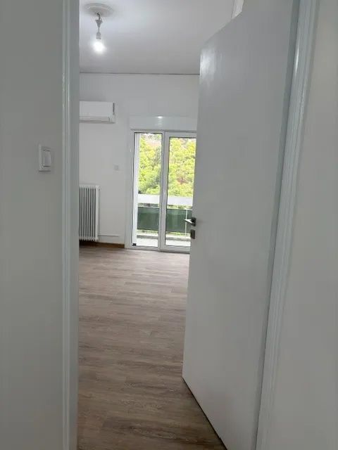 Photo 372523068