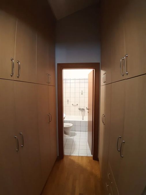 Photo 372703452
