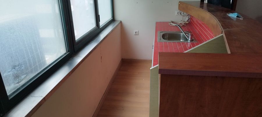 Photo 372950211