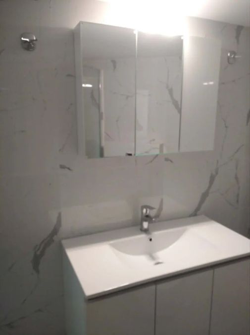 Photo 372997722