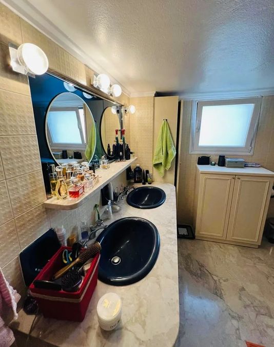 Photo 373846029