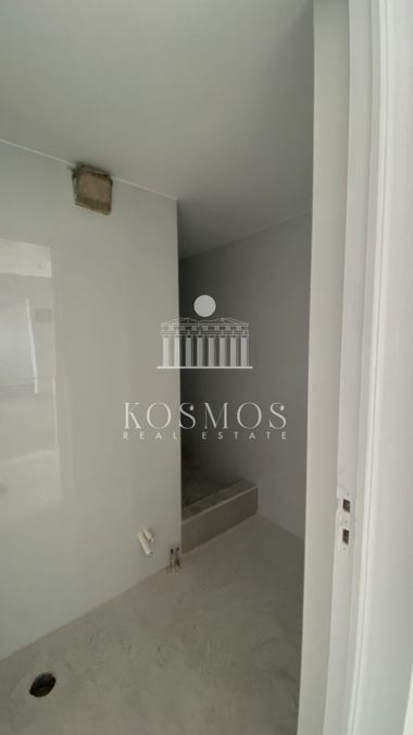 Photo 374168628