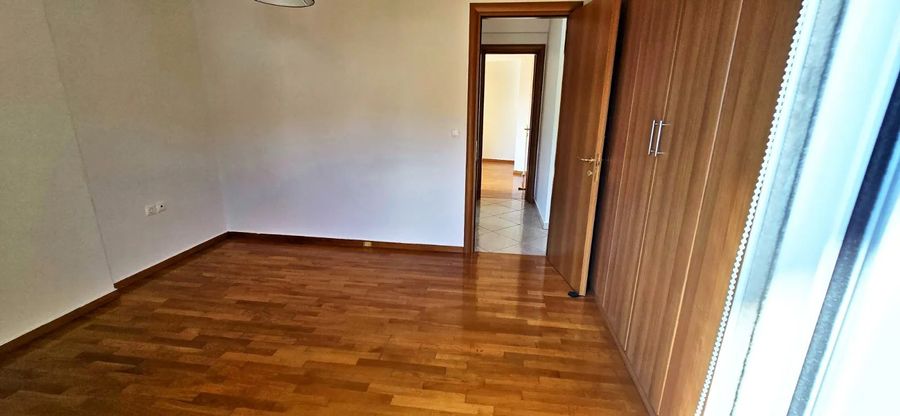Photo 374182737