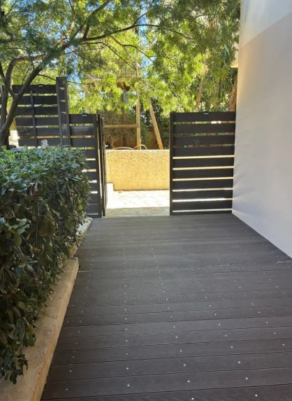 Photo 374327919