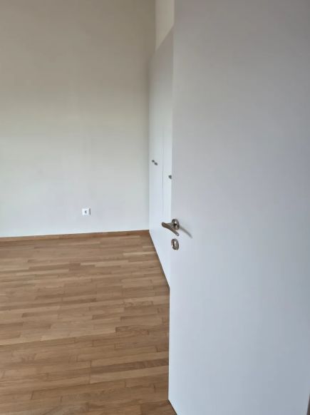 Photo 374336220