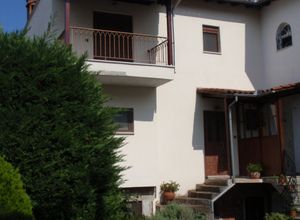 Maisonette, Center