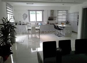 Μονοκατοικία προς πώληση Αγία Βαρβάρα 250 τ.μ. 4 Υπνοδωμάτια