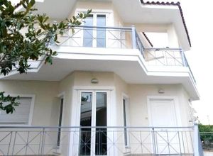 Maisonette, Adames Oikismos Peloponnision