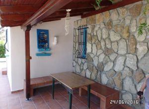 Detached House, Poseidi