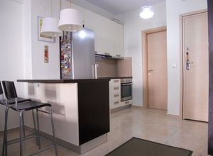 Studio Flat, Dioikitirio