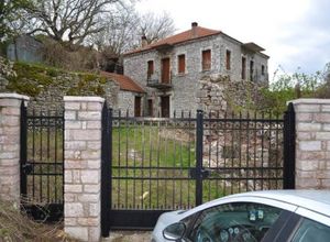 Maisonette for sale Karpenisi 296 m<sup>2</sup> 2 Bedrooms
